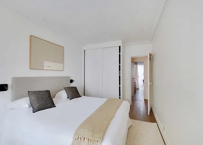 Daire Beautiful 2br 6p - Eiffel Tower